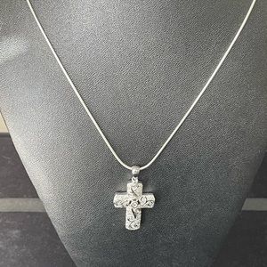 925 Sterling silver, EA Diamond Cross necklace